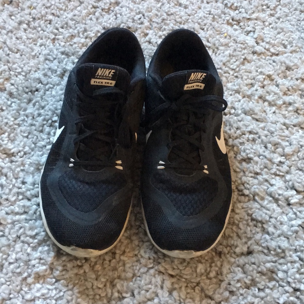 Women’s size 8 1/2 black Nike’s